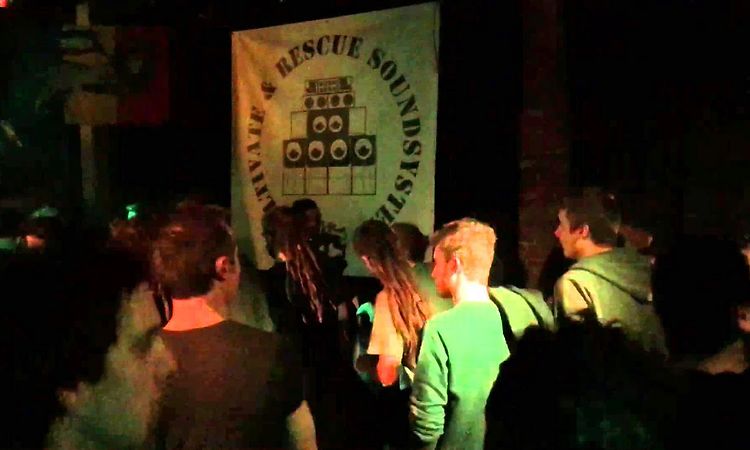 Young Warrior play Tony Tuff's Tell The Children@Dublife Turnhout (5-2-2016)