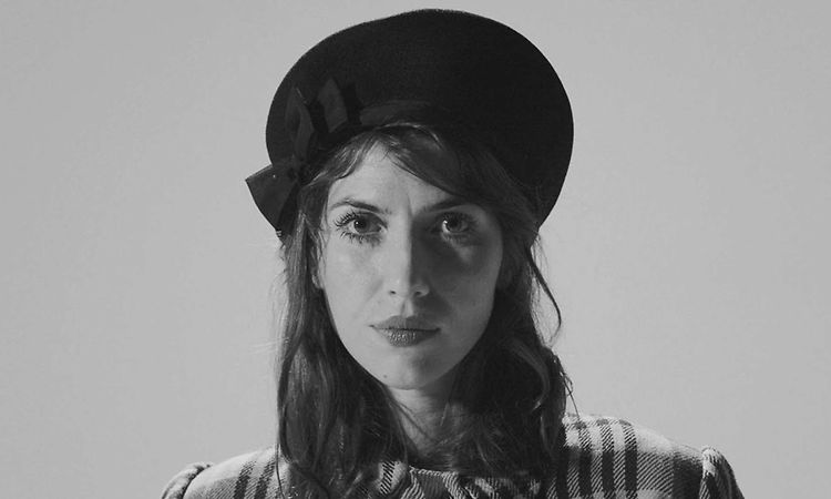 Aldous Harding – Lawn (Official Video)