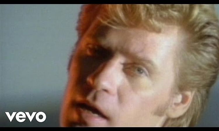 Daryl Hall & John Oates - Maneater (Official Music Video)