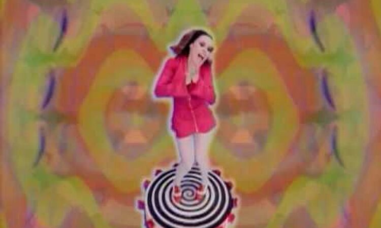 Deee-Lite - Groove Is In The Heart (Official Video)