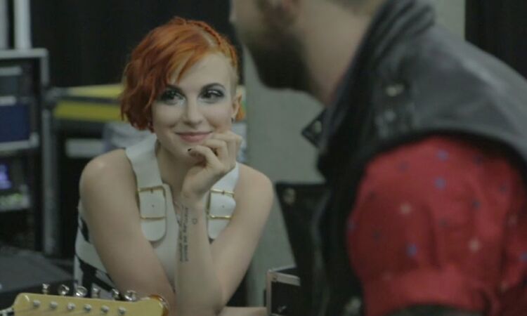 Paramore: Daydreaming [OFFICIAL VIDEO]