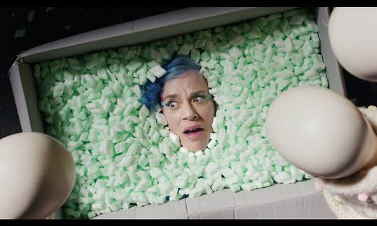 tUnE-yArDs - Real Thing (Official Video)