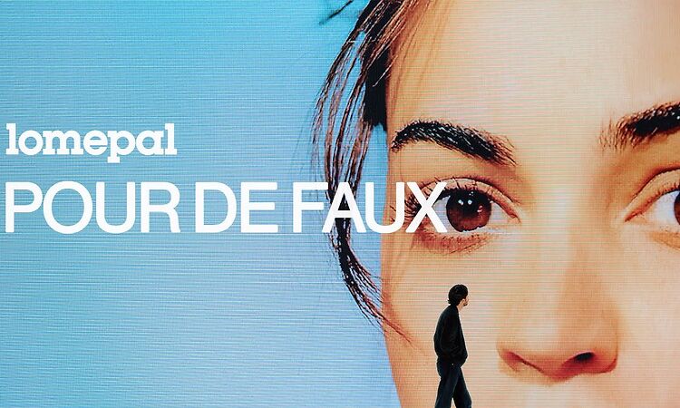 Lomepal - Pour de faux (lyrics video)