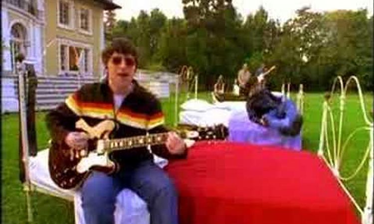 Oasis - Don't Look Back In Anger (Official Video)