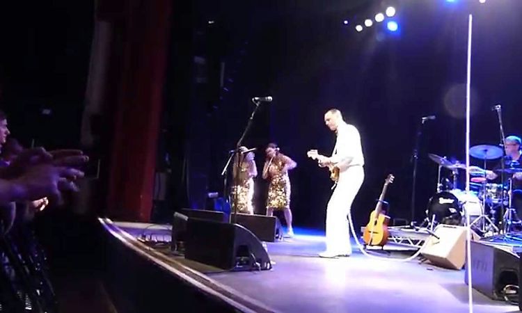 C.W. Stoneking - We Gon' Boogaloo (live @ Shepherds Bush Empire 04/06/15)