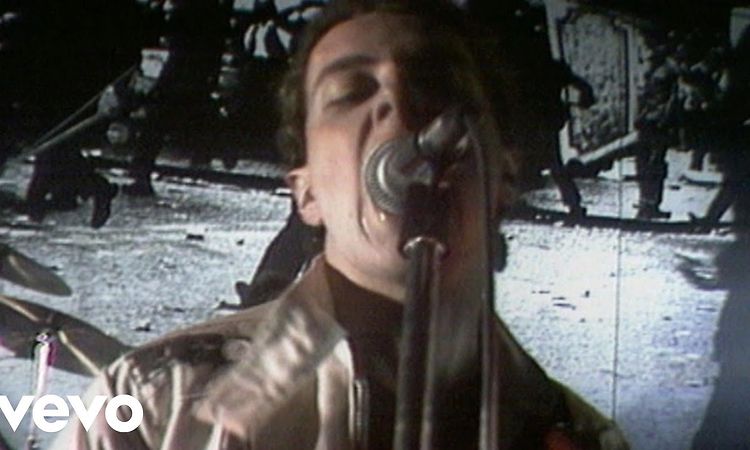 The Clash - White Riot (Live)