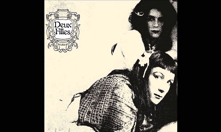 Deux Filles - The Draw in Room