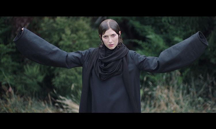 Aldous Harding - Horizon (Official Video)