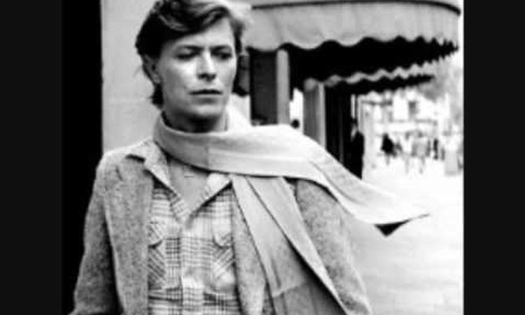 David Bowie - There Is A Happy Land